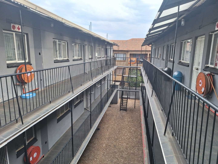 1 Bedroom Property for Sale in Witpoortjie Gauteng