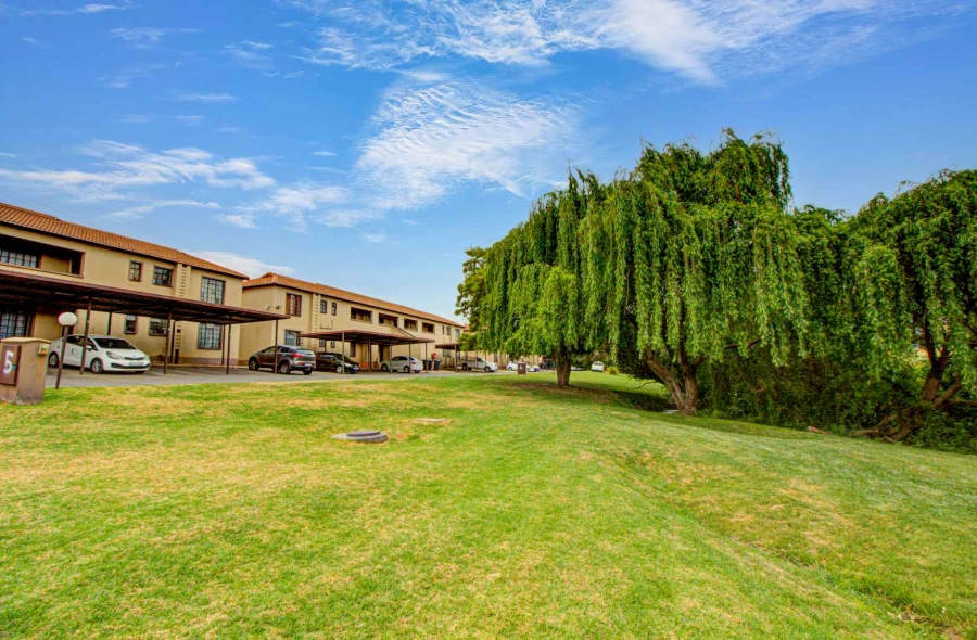 2 Bedroom Property for Sale in Roodepoort West Gauteng
