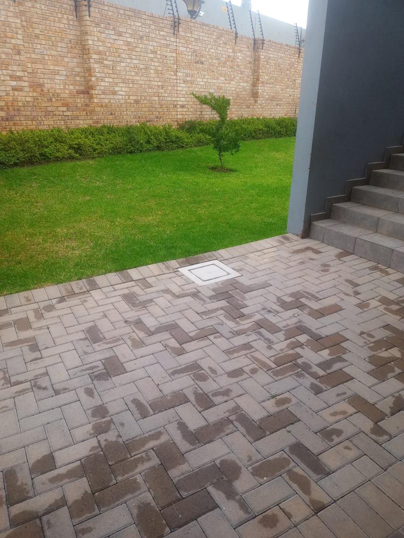 To Let 2 Bedroom Property for Rent in Theresa Park Gauteng