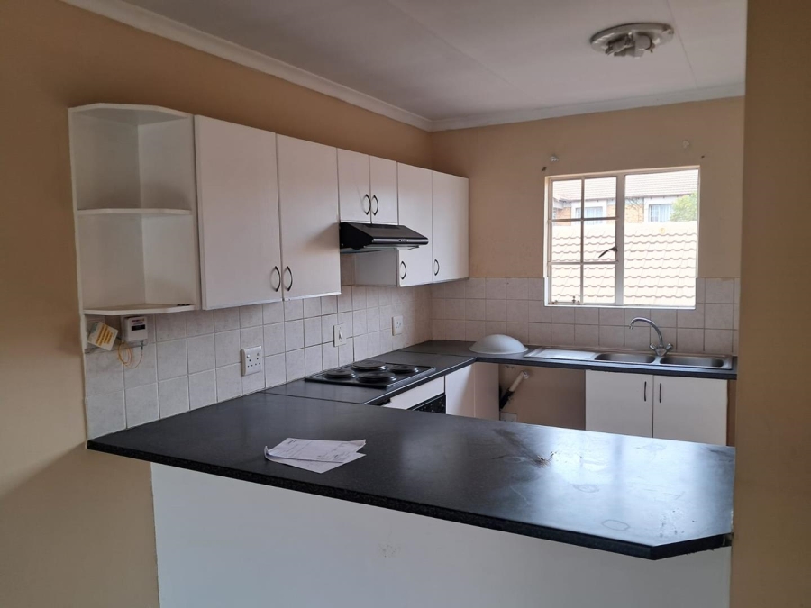 3 Bedroom Property for Sale in Noordwyk Gauteng