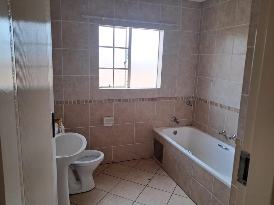 3 Bedroom Property for Sale in Noordwyk Gauteng