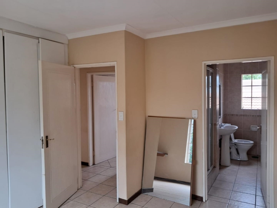 3 Bedroom Property for Sale in Noordwyk Gauteng
