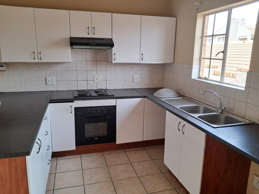 3 Bedroom Property for Sale in Noordwyk Gauteng