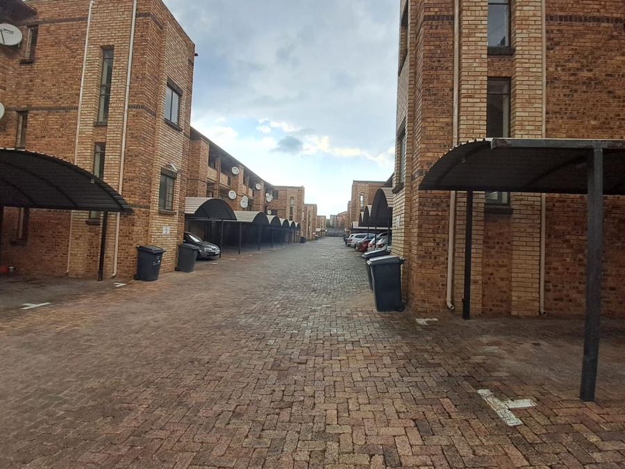 2 Bedroom Property for Sale in Halfway Gardens Gauteng