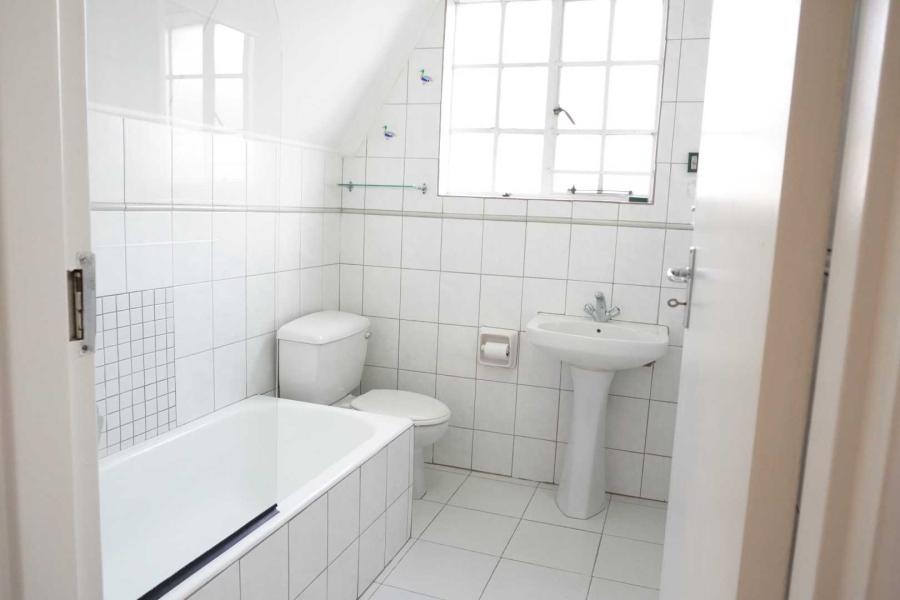 To Let 3 Bedroom Property for Rent in River Club Gauteng