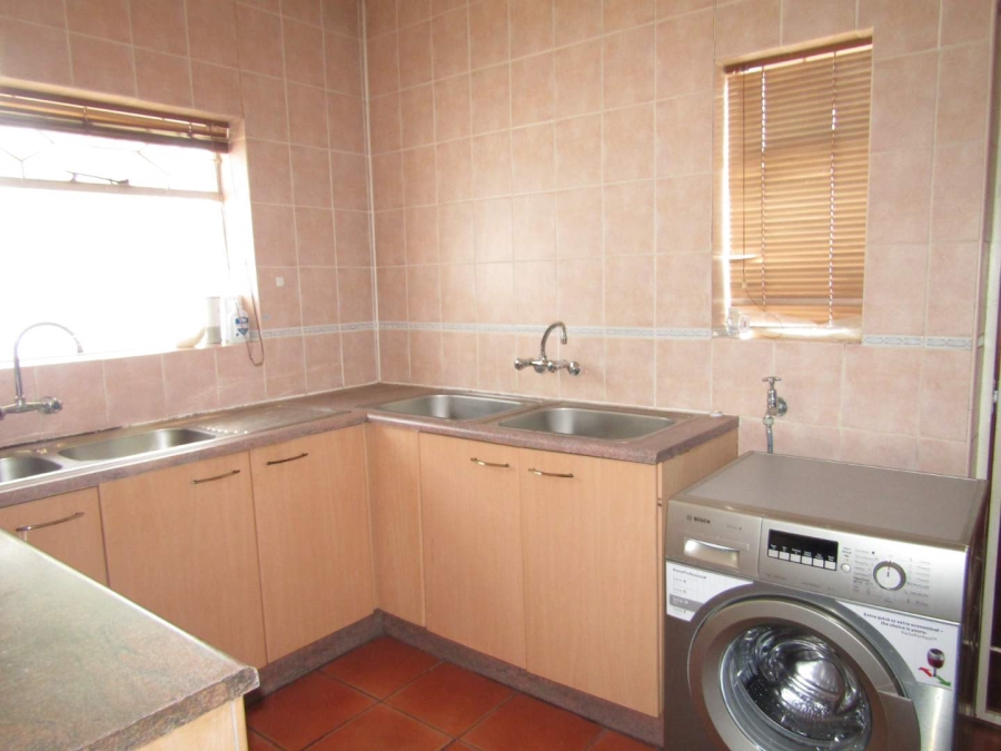 5 Bedroom Property for Sale in Glenhazel Gauteng