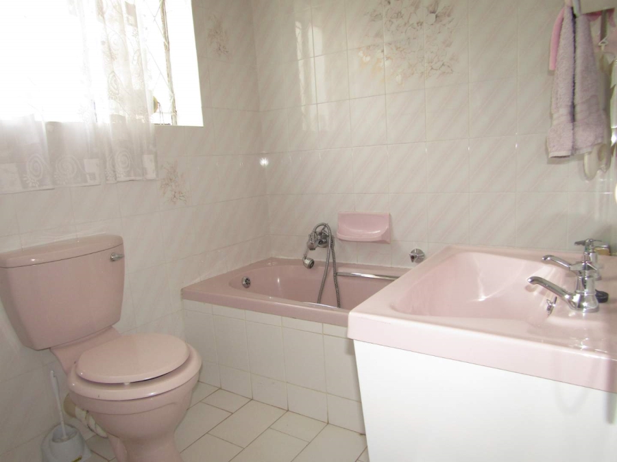 5 Bedroom Property for Sale in Glenhazel Gauteng