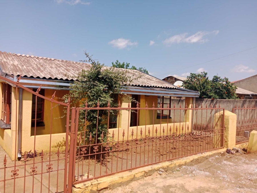 To Let 3 Bedroom Property for Rent in Tladi Gauteng