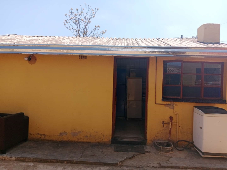 To Let 3 Bedroom Property for Rent in Tladi Gauteng