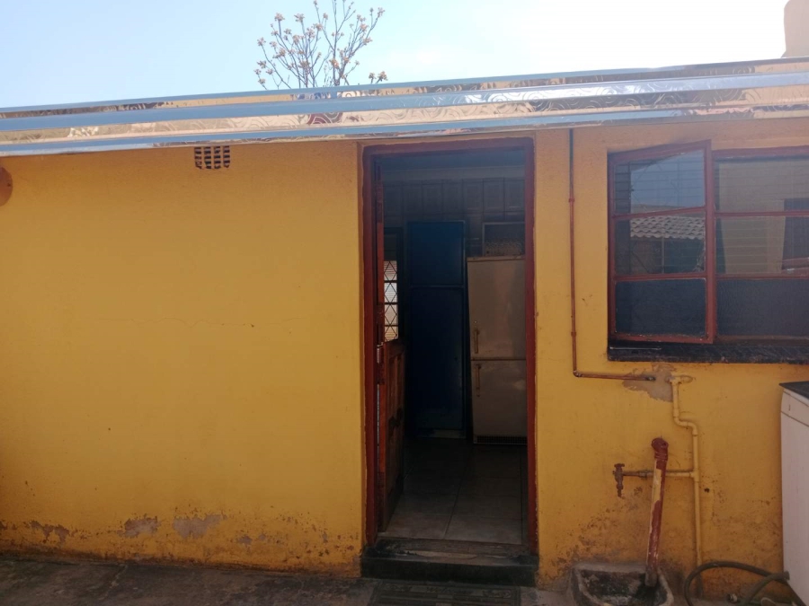 To Let 3 Bedroom Property for Rent in Tladi Gauteng