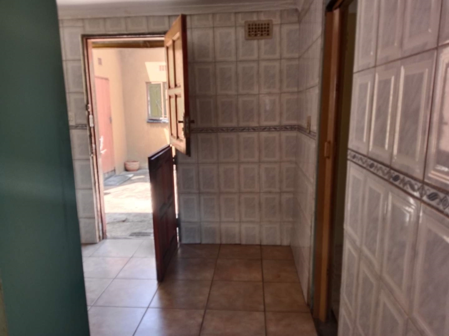 To Let 3 Bedroom Property for Rent in Tladi Gauteng