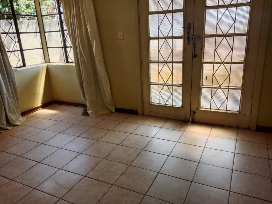 To Let 3 Bedroom Property for Rent in Tladi Gauteng