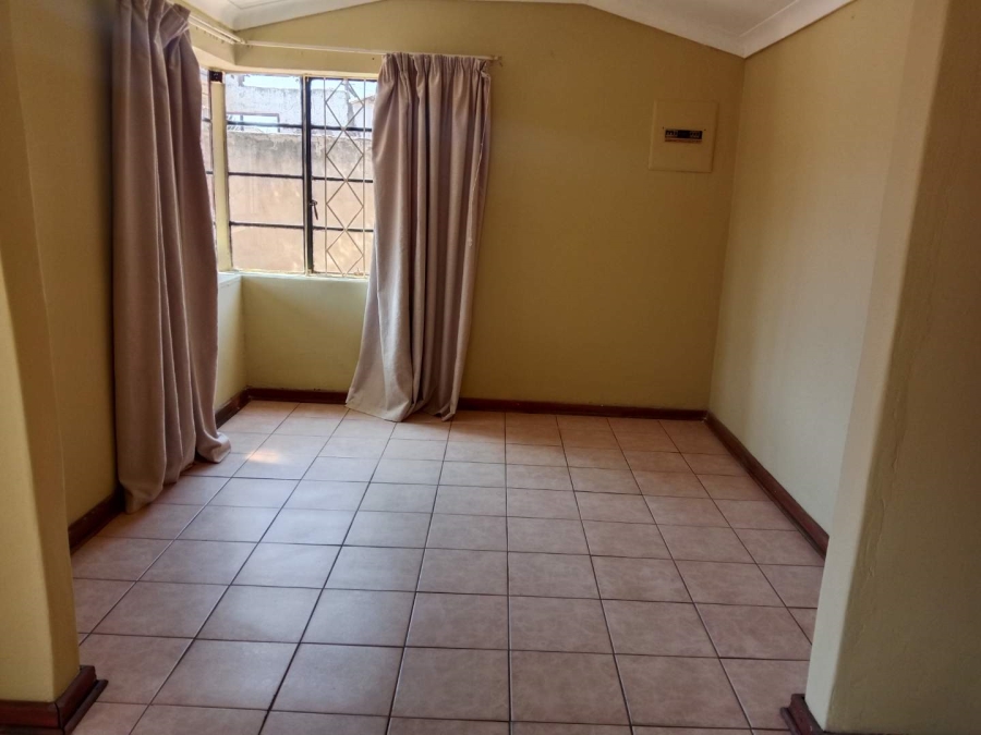 To Let 3 Bedroom Property for Rent in Tladi Gauteng