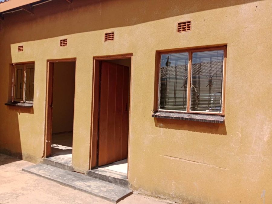 To Let 3 Bedroom Property for Rent in Tladi Gauteng