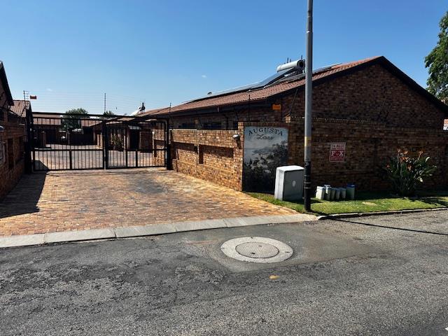 3 Bedroom Property for Sale in New Redruth Gauteng