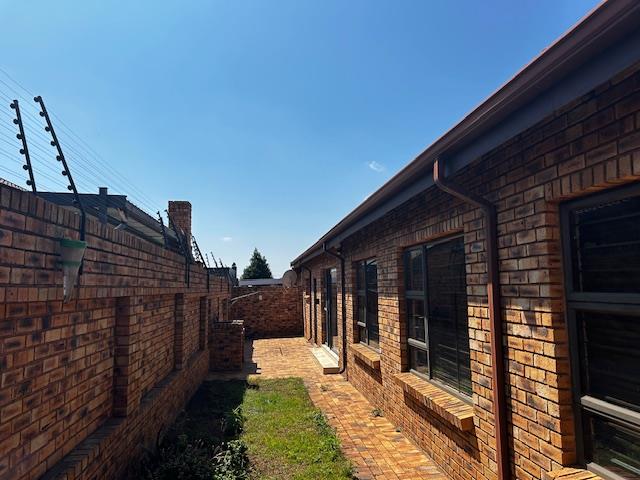 3 Bedroom Property for Sale in New Redruth Gauteng