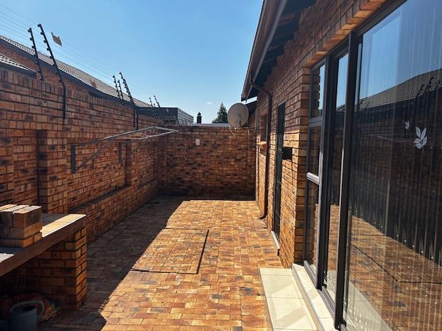 3 Bedroom Property for Sale in New Redruth Gauteng