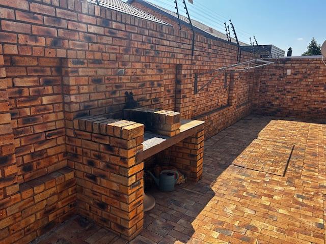 3 Bedroom Property for Sale in New Redruth Gauteng