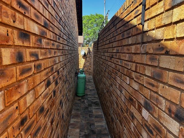 3 Bedroom Property for Sale in New Redruth Gauteng