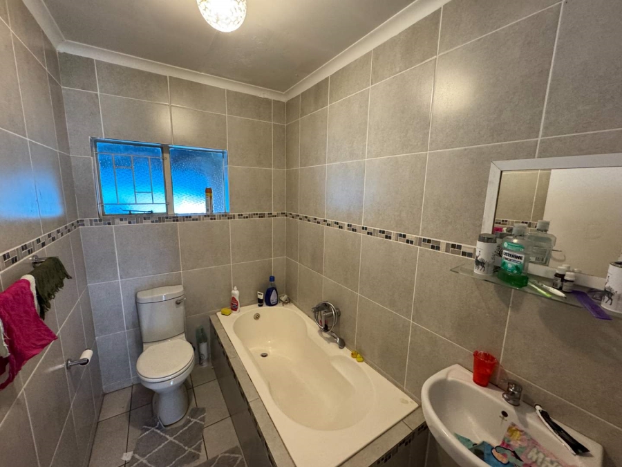 4 Bedroom Property for Sale in Brackendowns Gauteng