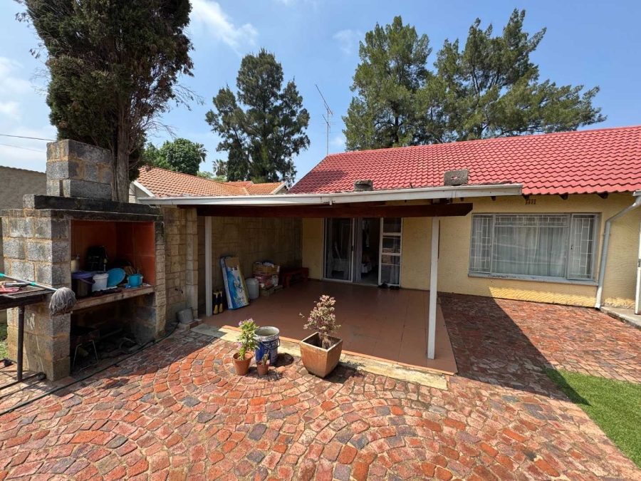 4 Bedroom Property for Sale in Brackendowns Gauteng