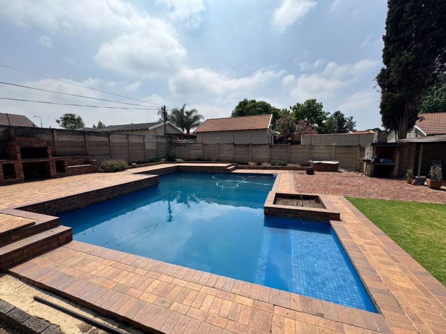 4 Bedroom Property for Sale in Brackendowns Gauteng