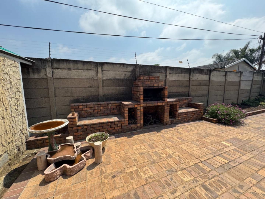 4 Bedroom Property for Sale in Brackendowns Gauteng