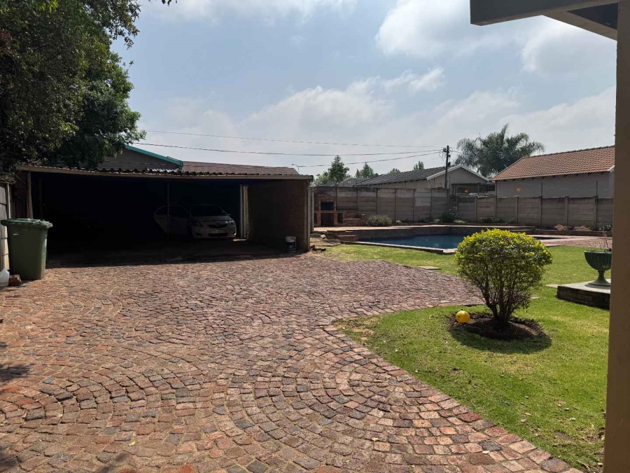 4 Bedroom Property for Sale in Brackendowns Gauteng