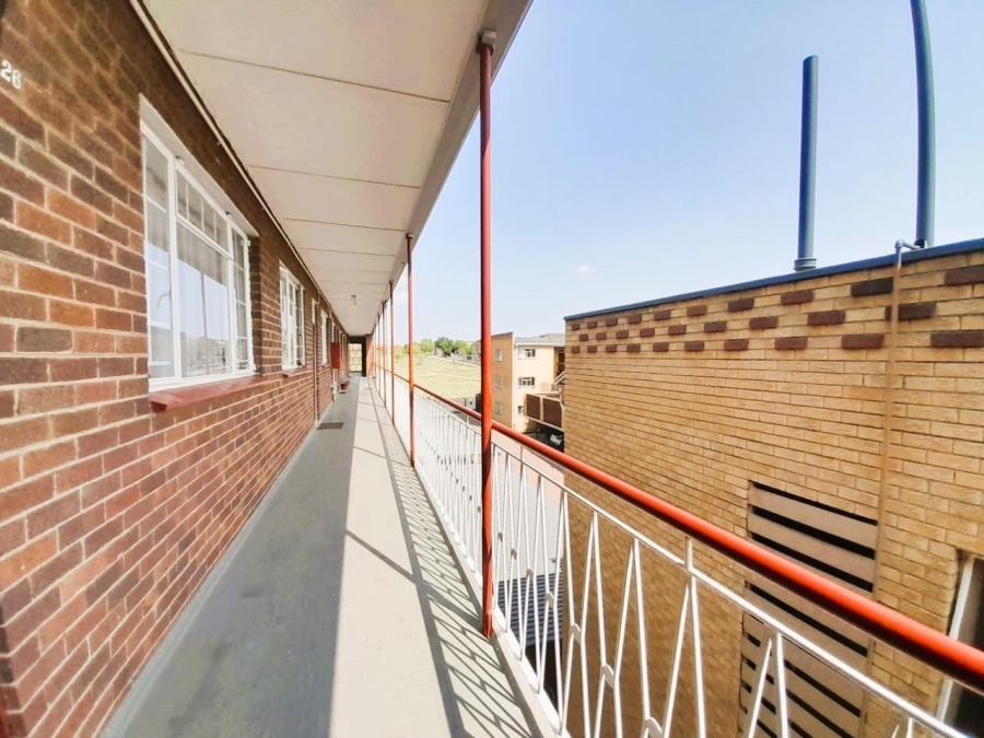 2 Bedroom Property for Sale in New Redruth Gauteng