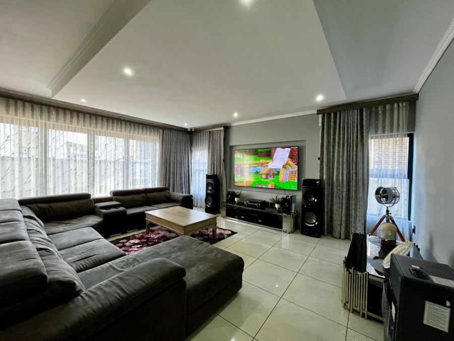 5 Bedroom Property for Sale in Six Fountains Residential Estate Gauteng