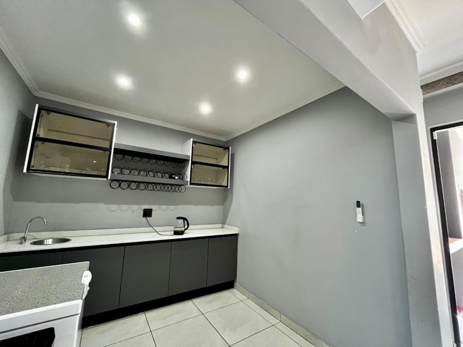 5 Bedroom Property for Sale in Six Fountains Residential Estate Gauteng
