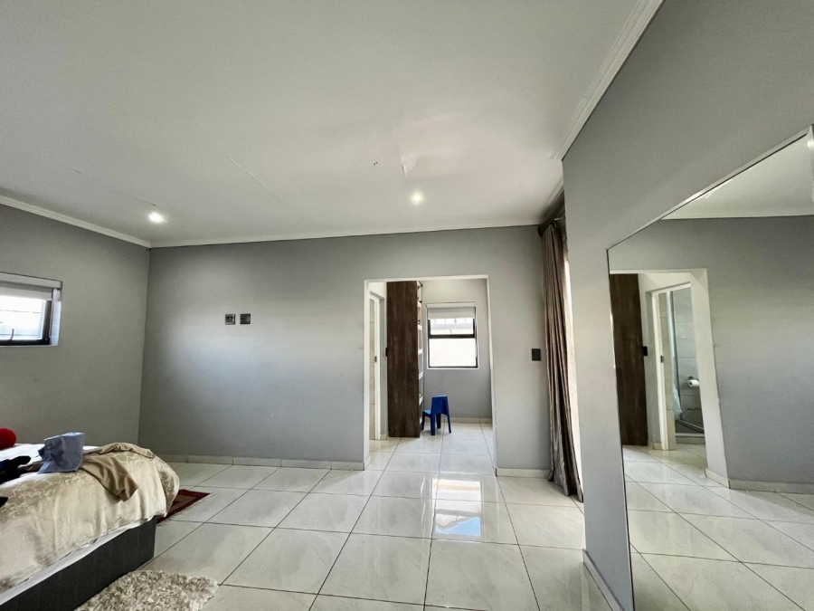 5 Bedroom Property for Sale in Six Fountains Residential Estate Gauteng