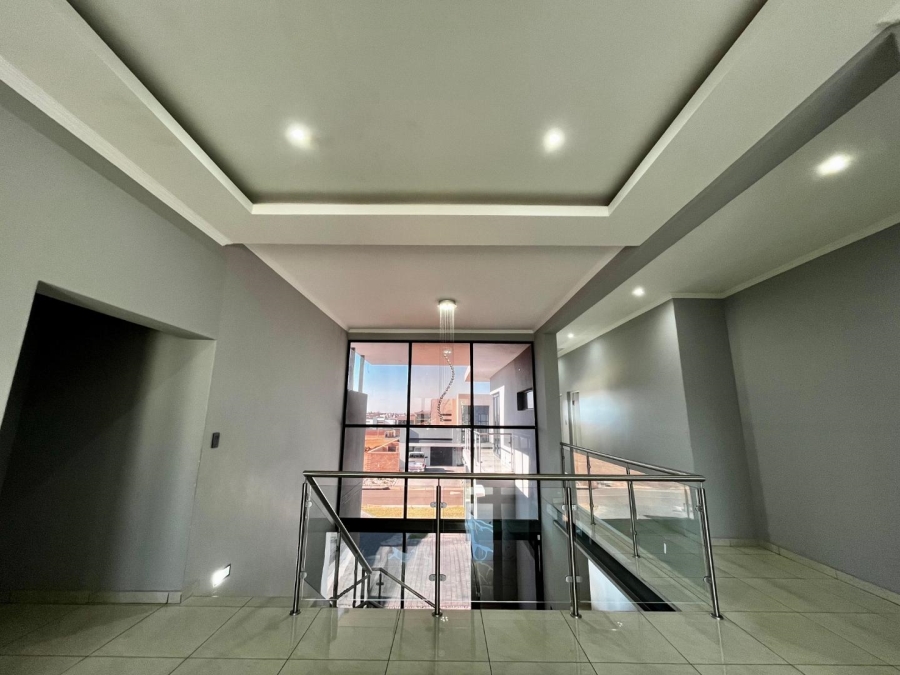 5 Bedroom Property for Sale in Six Fountains Residential Estate Gauteng