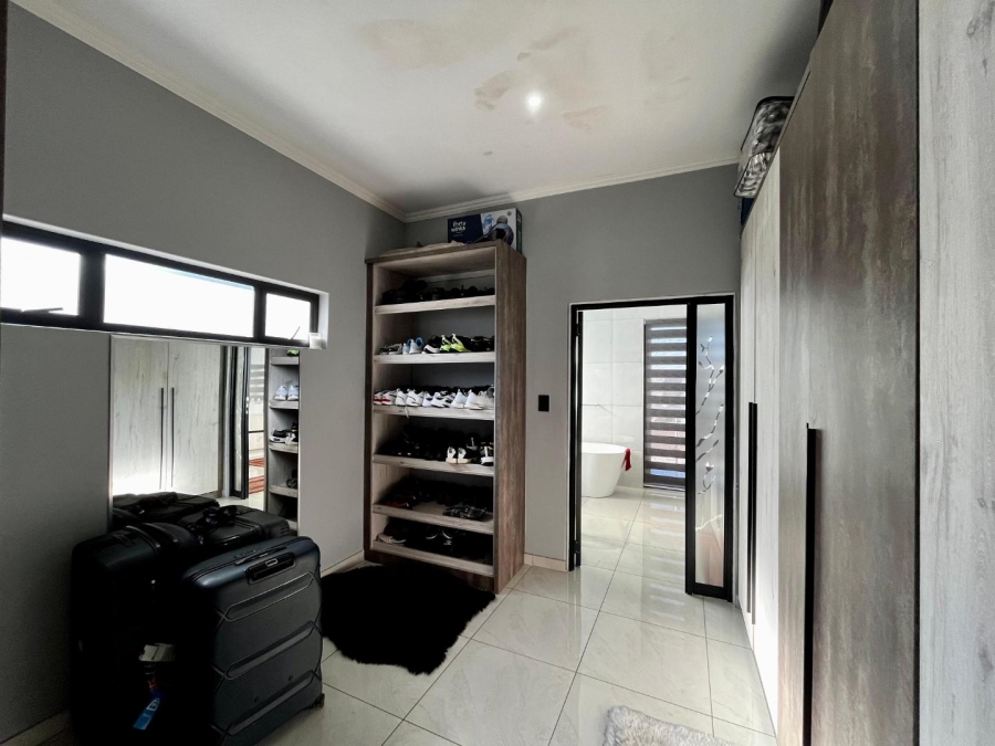 5 Bedroom Property for Sale in Six Fountains Residential Estate Gauteng