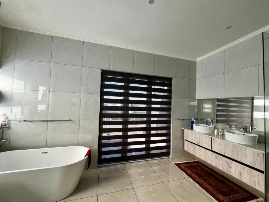 5 Bedroom Property for Sale in Six Fountains Residential Estate Gauteng