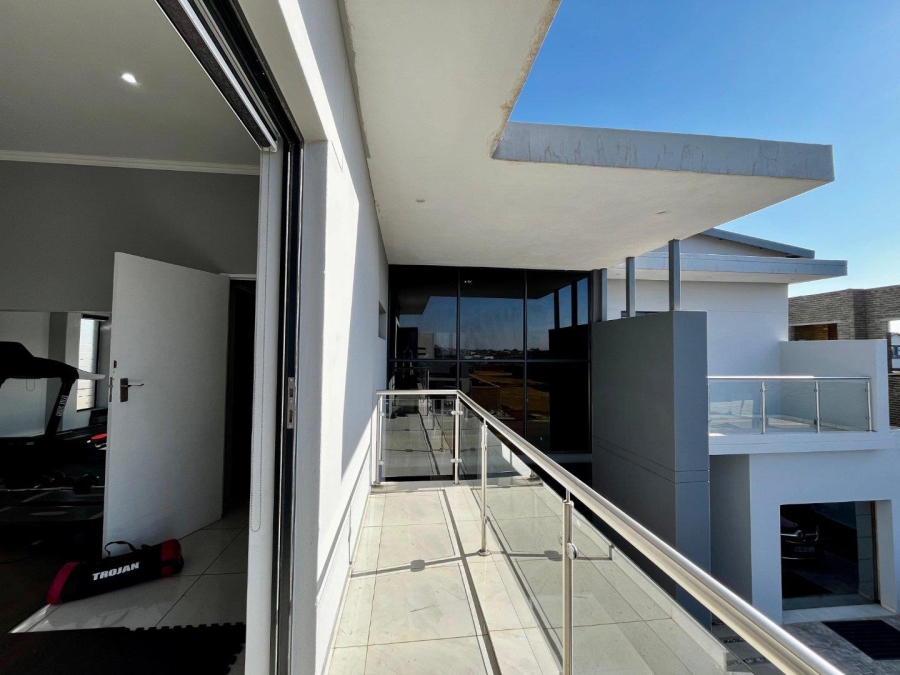 5 Bedroom Property for Sale in Six Fountains Residential Estate Gauteng