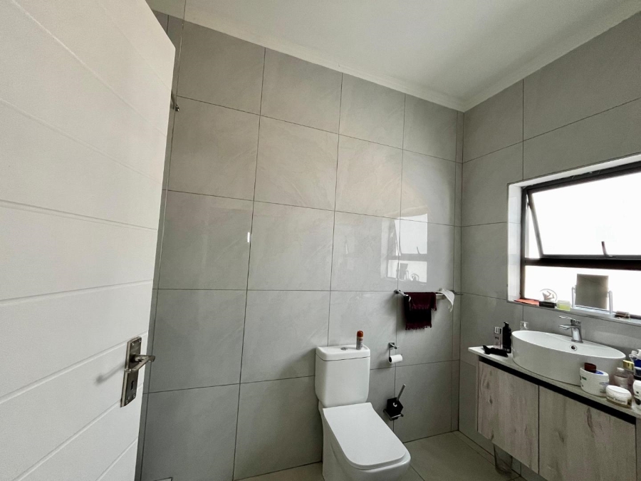 5 Bedroom Property for Sale in Six Fountains Residential Estate Gauteng