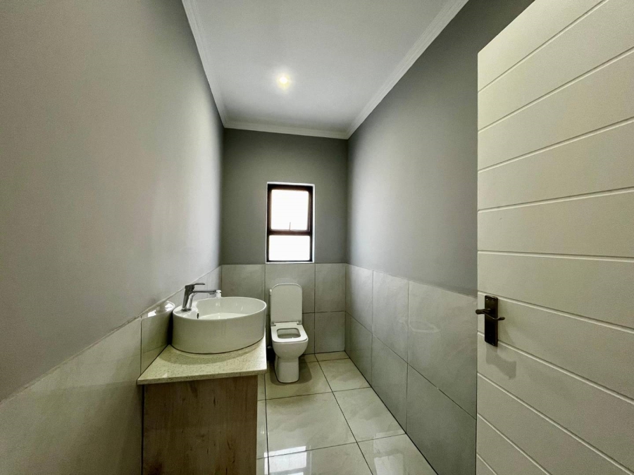 5 Bedroom Property for Sale in Six Fountains Residential Estate Gauteng