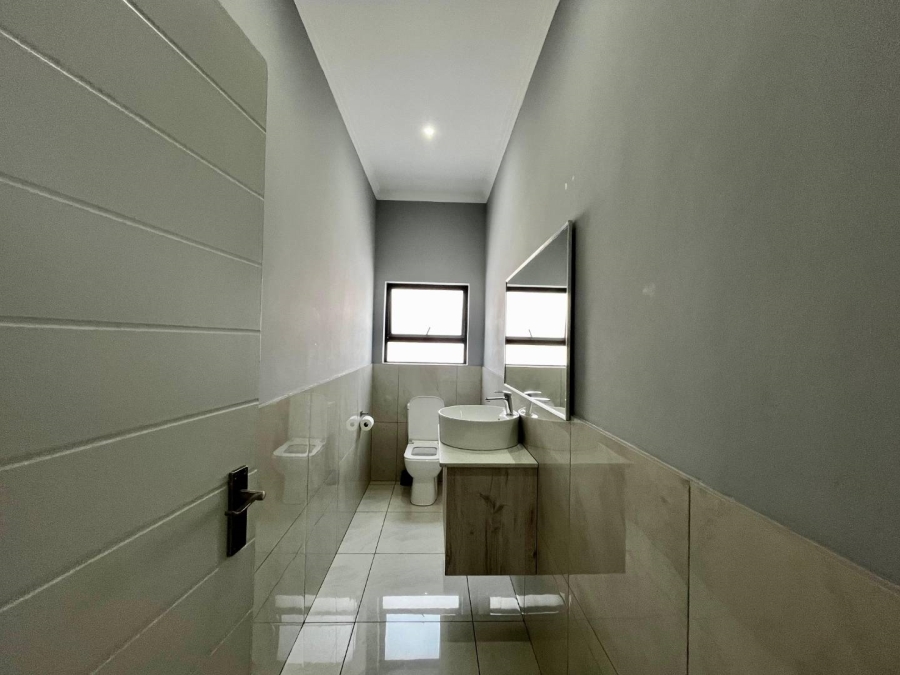 5 Bedroom Property for Sale in Six Fountains Residential Estate Gauteng