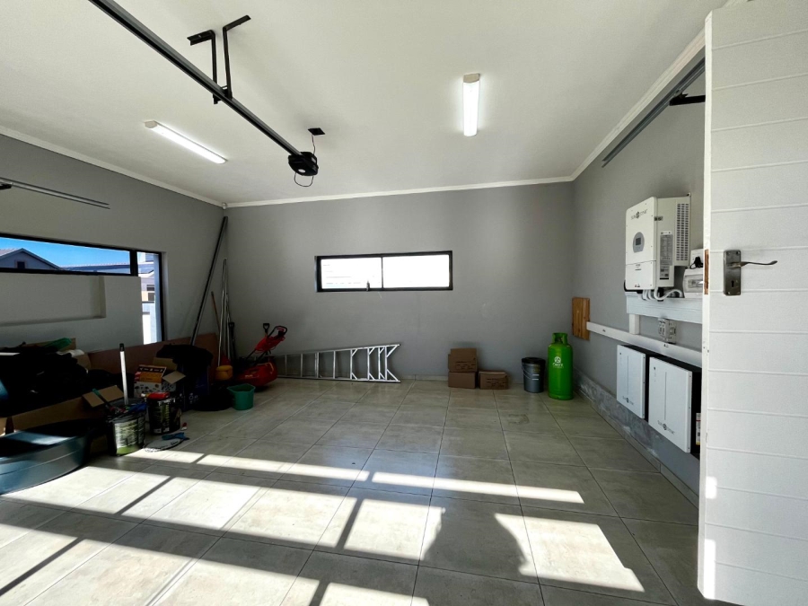 5 Bedroom Property for Sale in Six Fountains Residential Estate Gauteng