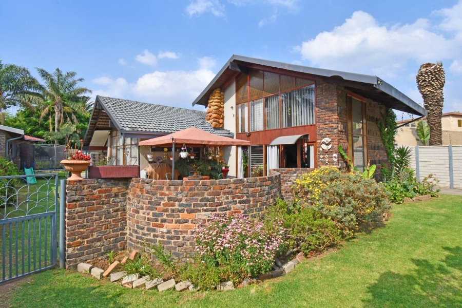 4 Bedroom Property for Sale in Morehill Gauteng