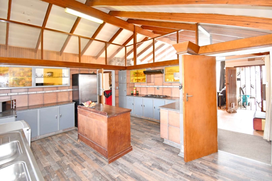 6 Bedroom Property for Sale in Morehill Gauteng