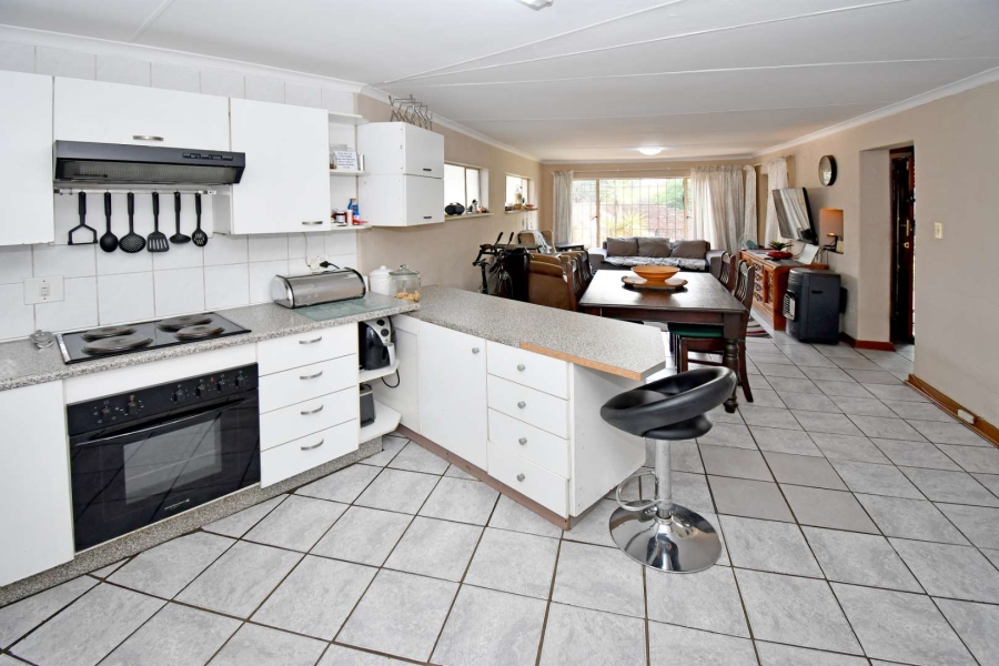 6 Bedroom Property for Sale in Morehill Gauteng