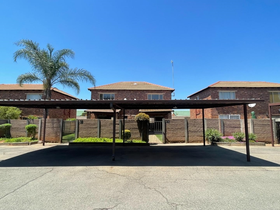 2 Bedroom Property for Sale in Florida Glen Gauteng