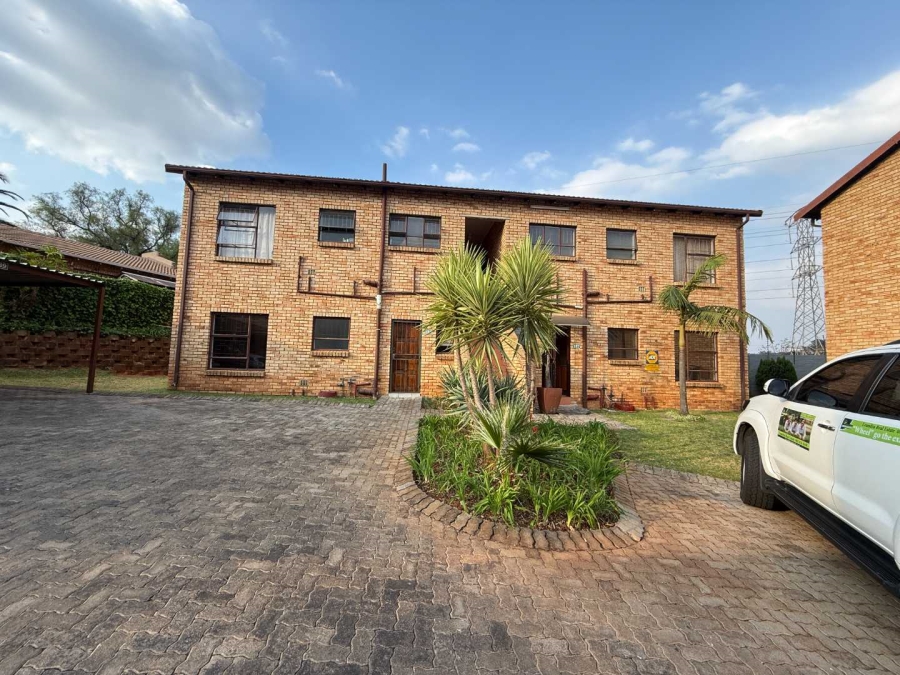 2 Bedroom Property for Sale in Wilgeheuwel Gauteng