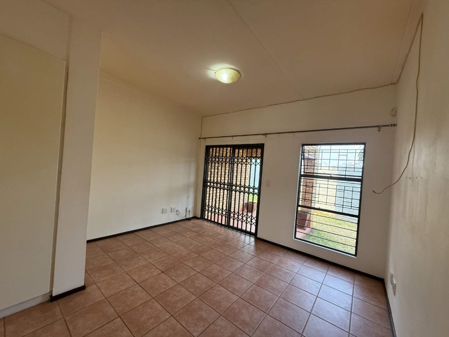 2 Bedroom Property for Sale in Wilgeheuwel Gauteng