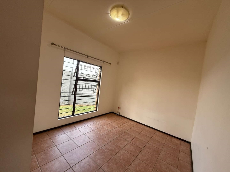 2 Bedroom Property for Sale in Wilgeheuwel Gauteng