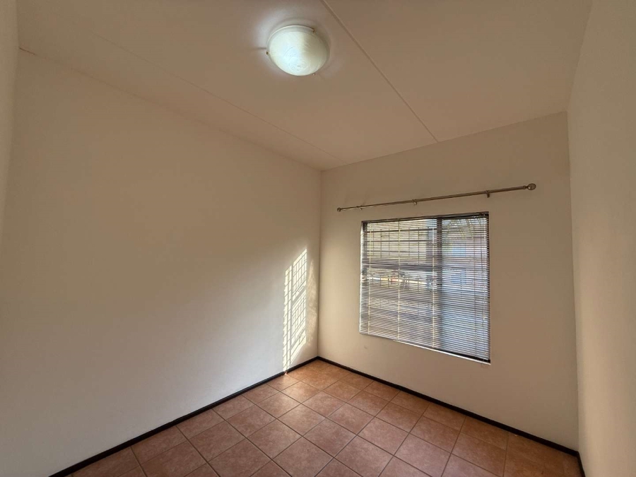 2 Bedroom Property for Sale in Wilgeheuwel Gauteng
