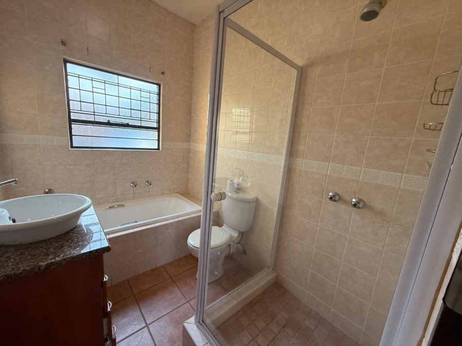 2 Bedroom Property for Sale in Wilgeheuwel Gauteng
