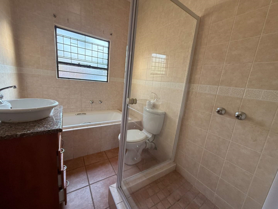 2 Bedroom Property for Sale in Wilgeheuwel Gauteng